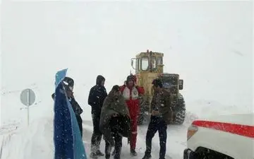 ۳ معلم از برف و کولاک الیگودرز نجات یافتند