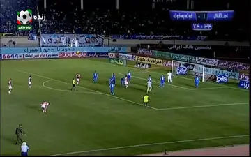 ورود جیمی جامپ در جریان بازی استقلال و خونه به خونه + فیلم