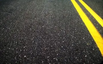 ‍ مدیر کل راهداری و حمل و نقل جاده ای کرمانشاه: پخش و تراکم بیش از ۱۱۰۰ تن آسفالت در محور بایگان 