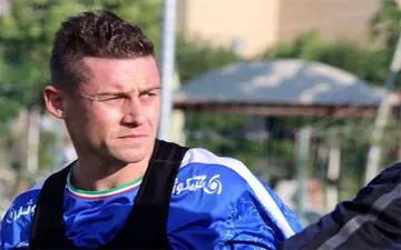  هافبک ملی پوش استقلال را ترک کرد