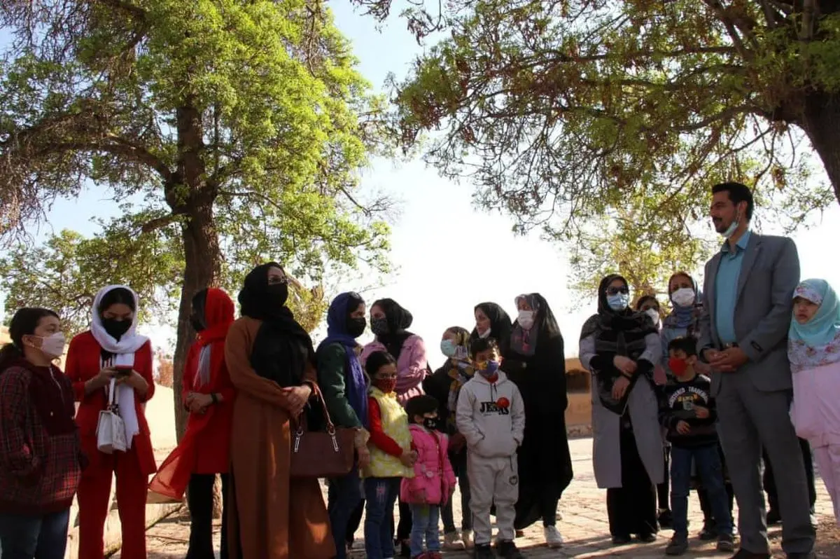 
باغ گردی مسافران نوروزی در سمنان