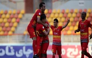 فولادی‌ها برای دیدار با نساجی با پرواز اختصاصی راهی ساری شدند