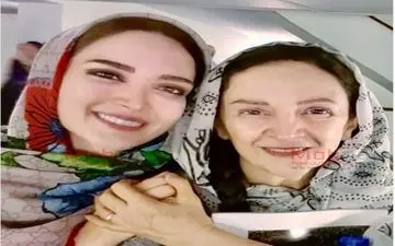 سلفی بهنوش طباطبایی و گلاب آدینه، بعد از اجرای نمایش (عکس)