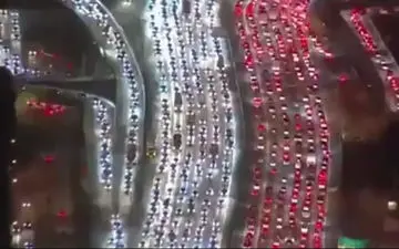 در اولین شب تعطیلات آمریکا اتفاق افتاد؛ ترافیک باور نکردنی در لس آنجلس+ فیلم