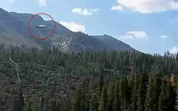 رویت واضح یوفوی کلاسیک بر فراز دریاچه! +فیلم 