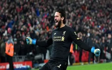 آلیسون بکر در تعداد کلین‌شیت دورقمی شد