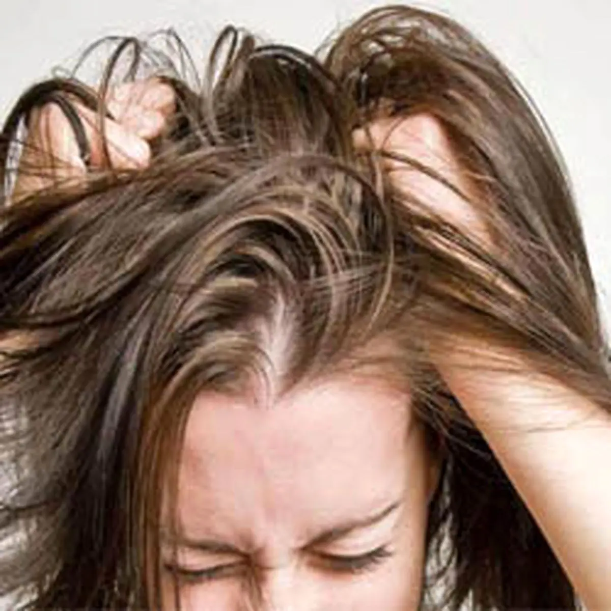علت درد پوست سر وریشه مو چیست؟