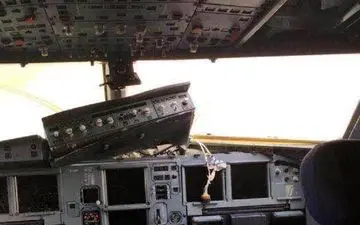 خلبان چینی هواپیما را معجزه آسا بر زمین نشاند