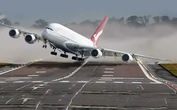 تلاش تیم امداد و نجات در محل سانحه بوئینگ 707 + فیلم