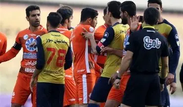 اعتصاب بازیکنان نفت تهران در مشهد 