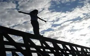 خودکشی دختر 25 ساله در جنوب تهران | علت چه بود؟
