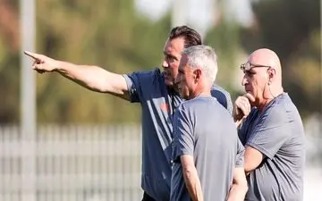 ویلموتس ایران را ترک کرد