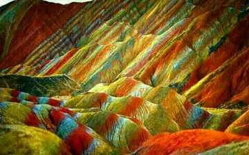 کوهایی با زیبایی خیره کننده|کوه های رنگین کمانی آلاغلارا
