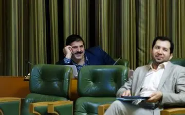 ژست جالب عباس جدیدی در جلسه امروز شورای شهر/عکس