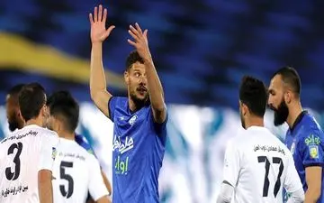 بحث سرباز‌ها برای استقلال حاشیه درست کرد/ ژستد بازیکن شاخصی نیست و کار در نمی‌آورد
