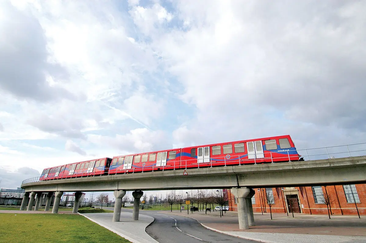 چرا لندن مترو می‌سازد و  برج؟