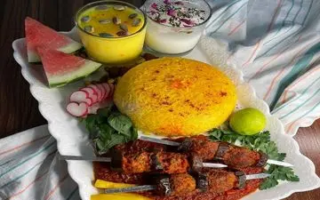 آموزش تهیه یک کباب متفاوت؛ کباب گوشت قلقلی با بادمجان سیخی + دستور آماده سازی