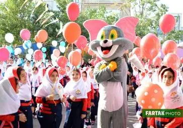 شور و اشتیاق فرشتگان مهرآفرین دبستان مهر آذین در اولین روز مهر 