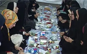 سفره‌های افطاری به یاد شهدا + فیلم