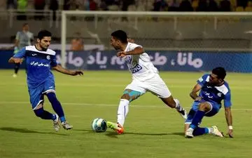 جدال خانوادگی آبی‌پوشان تهرانی و خوزستانی در ورزشگاه خالی/ تراکتورسازی بی‌تاب صدرنشینی 