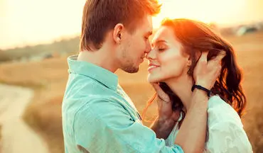 بوسیدن در رابطه زناشویی| تاثیرات مخفی بوسه که شاید ندانید