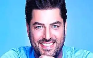 عکس جنجالی آقای بازیگر با مادر و همسرش