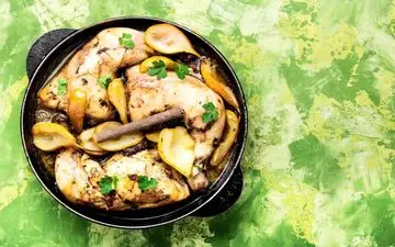 طرز تهیه خورش گلابی با ۳ روش مختلف | فوت‌وفن‌های خوشمزگی و عطر بی‌نظیر