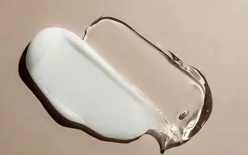 ژل یا کرم ضد آفتاب؟ / راهنمای انتخاب بهترین گزینه برای پوست شما