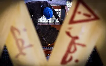 علت قطع بیمه ۱۸ هزار کارگر ساختمانی/رفع همپوشانی بیمه‌ای قالیبافان و دارندگان بیمه بیکاری