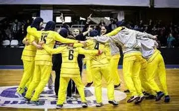 تصویری شرم آور از تحقیر و توهین به دختران ایرانی ورزشکار در فرودگاه