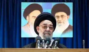 امام‌جمعه اصفهان: ملت ایران با اتحاد و درایت رهبر انقلاب سختی‌ها را پشت سر گذاشته است