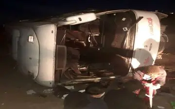 حادثه واژگونی اتوبوس محور میامی به سبزوار ۱۷ مصدوم داشت