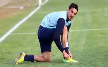 مهاجم پیکان کرونا را پشت سر گذاشت