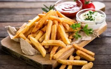 طرز تهیه سیب‌ زمینی سرخ‌ کرده؛ ترد و خوشمزه به سبک رستورانی