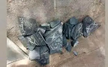 یک اتفاق زننده و بی‌سابقه در تاریخ انتخابات؛ تخریب سنگ مزار والدین رئیس ستاد انتخاباتی پزشکیان! +عکس