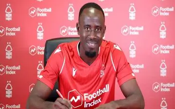 هافبک استون ویلا به ناتینگهام فارست پیوست