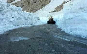 بزرگترین عملیات "برف‌روبی" کشور در کرمانشاه ادامه دارد