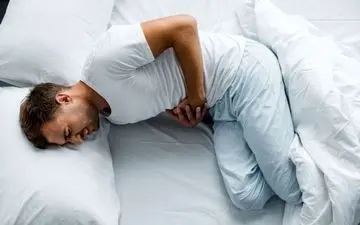 اگر شب‌ها از نفخ بیدار می‌شوید، این نکات نجاتتان می‌دهند