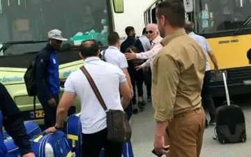 فوری/ نیسان آبی به داد بازیکنان استقلال در اتوبان قم رسید / آن ها سرگردان مانده بودند! + تصاویر