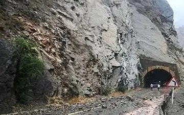  ریزش کوه در محور سوادکوه/ترافیک سنگین در منطقه پیچ آینه 