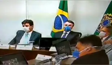سرفه‌های عجیب رئیس جمهور برزیل در یک کنفرانس خبری+ فیلم