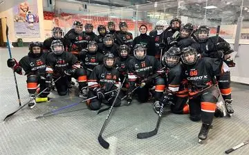 دختران هاکی روی یخ ایران فینالیست شدند 