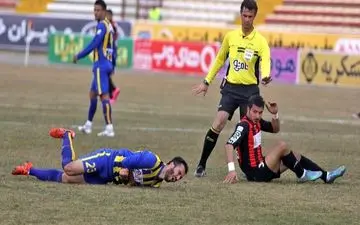 
بازیکنان سیاه جامگان و گسترش باید در زمین حاضر شوند 