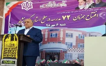 دولت تا بازسازی آخرین خانه در کنار زلزله‌زدگان ایستاده‌است 