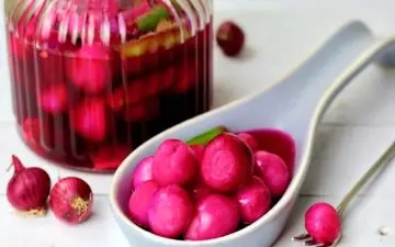 راز خوشمزه شدن ترشی پیاز لو رفت | با این ترفند یک پیاز ترشی معرکه درست کن