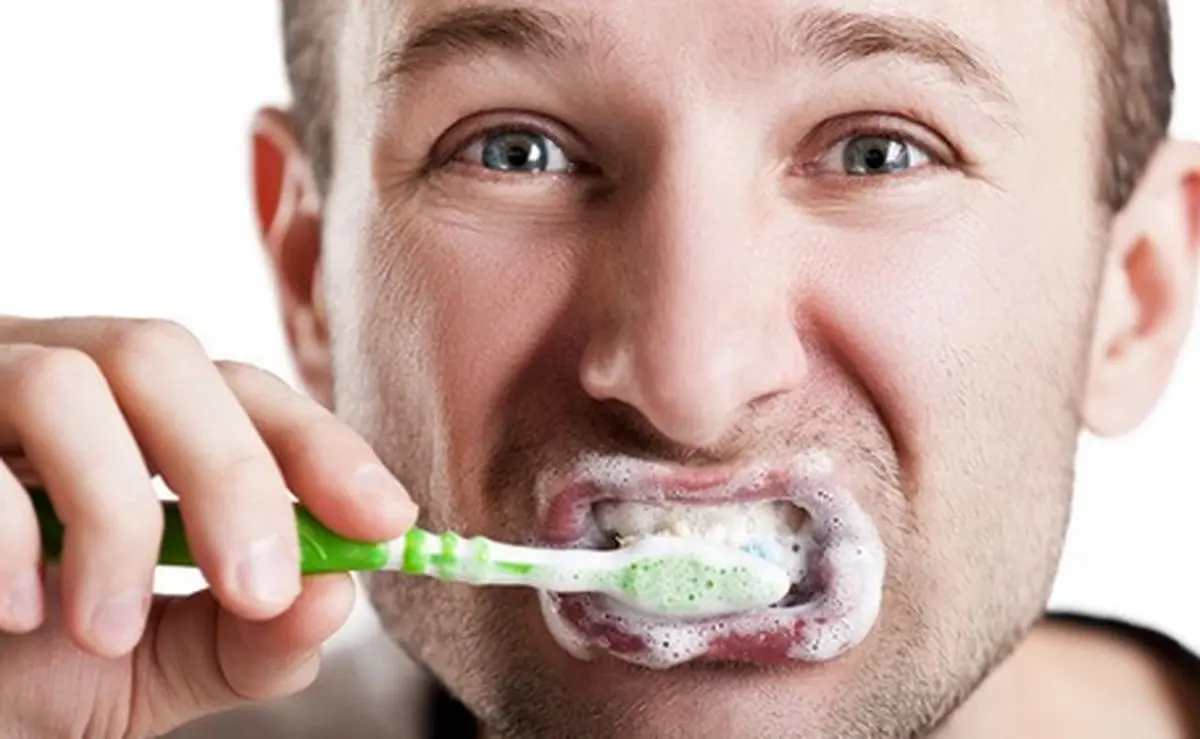 سفید نشدن دندان ها در حالی که مسواک میزنیم،چرا؟
