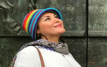 پوشش متفاوت بازیگر زن ایرانى در اسپانیا