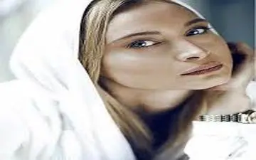 عینک عجیب و غریب بازیگر زن مشهور