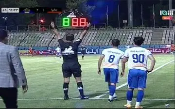 مدیرروستا: چرا به 12 نفره بازی کردن ماشین سازی رسیدگی نکردند؟/ نماینده هیات فوتبال گفت مشکلی برای تعویض ندارید/تعویضی ششم ما پایش هم به توپ نخورده است