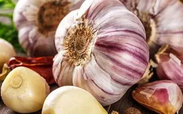  با ماست و سیر فشار خون را درمان کنید